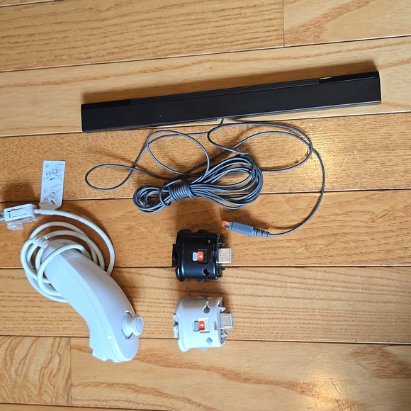 Nintendo Wii + 3 Wii Games Wii Sport Resorts, Just Dance 2014 & 2015. NO REMOTES - Picture 12 of 16